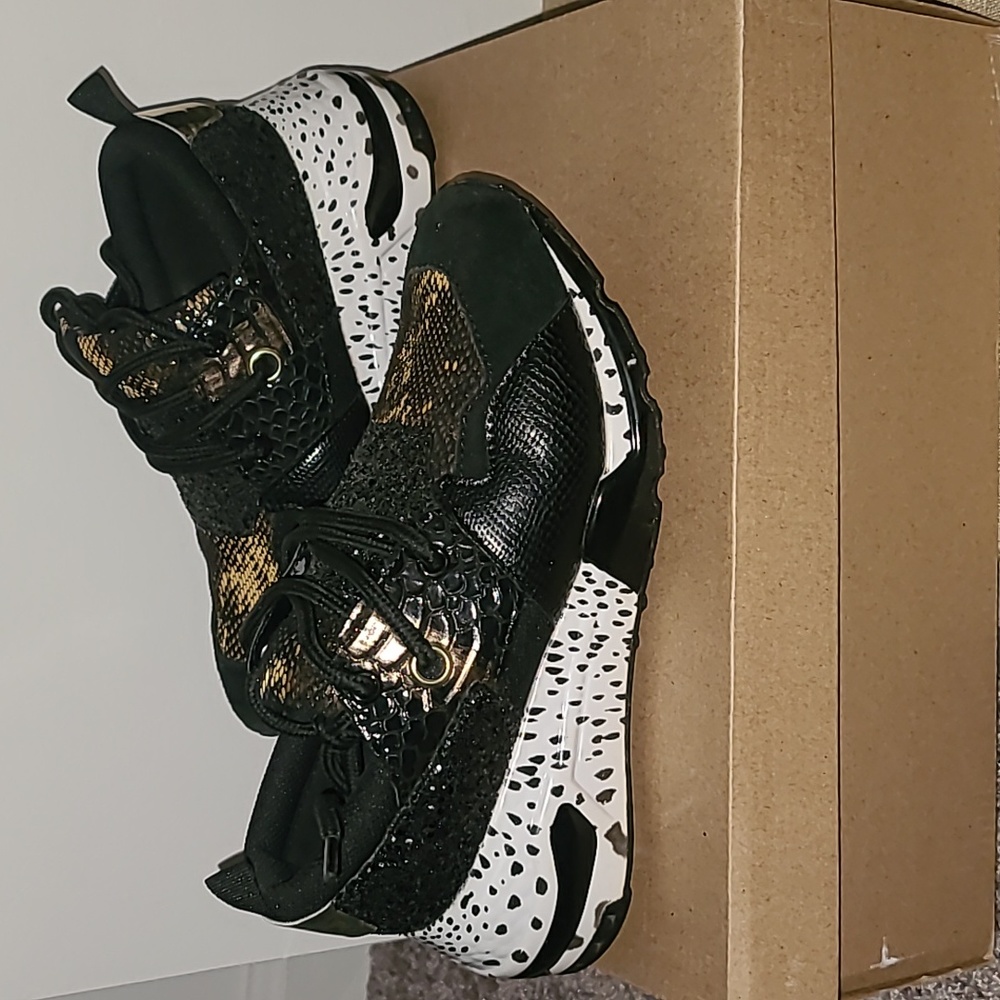 Steve Madden tennis shoes